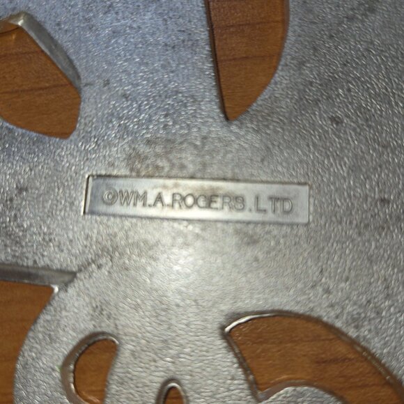 Vintage Wm. A. Rogers Ltd Christmas Sleigh Decor With Bear & Wreath Silver-Tone - Picture 4 of 5